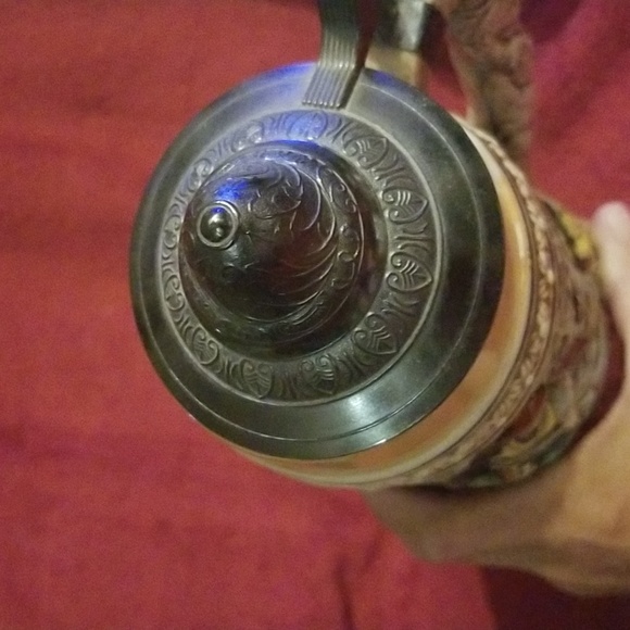 VINTAGE MUSICAL 13" BEER STEIN,  MADE IN JAPAN, WIND UP PLAY ROLL OUT THE BARREL - Picture 9 of 12